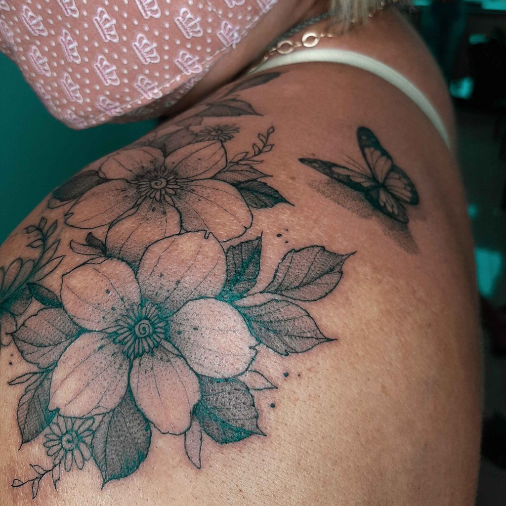 Foto de tatuagem feita por Ana Mares (@anamares.tattoo)