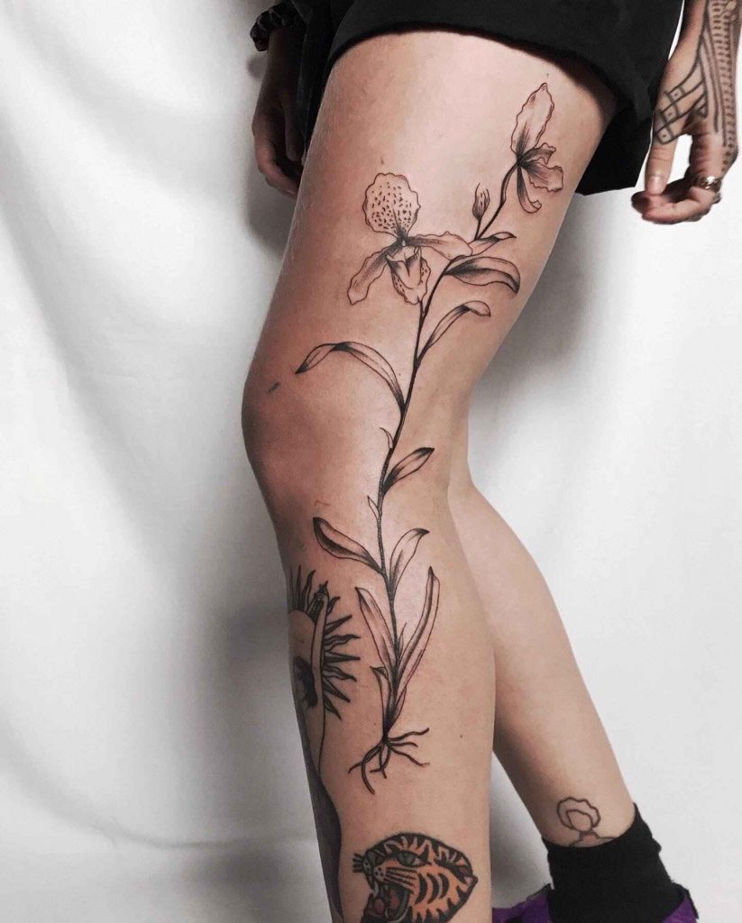 Foto de tatuagem feita por Débora (@atatuira)