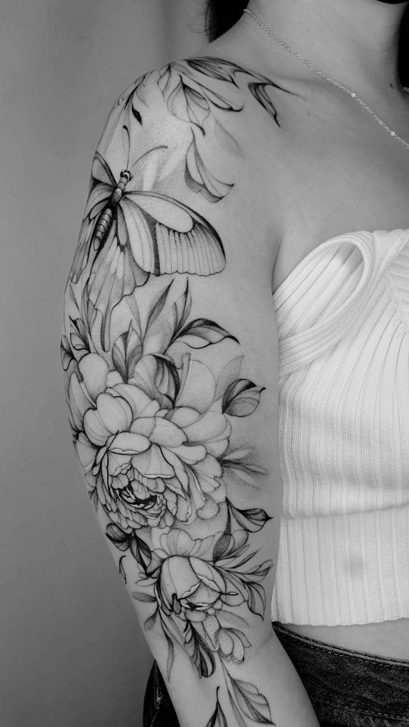 Foto de tatuagem feita por Lines & Botany (@jacquecezarani_ink)