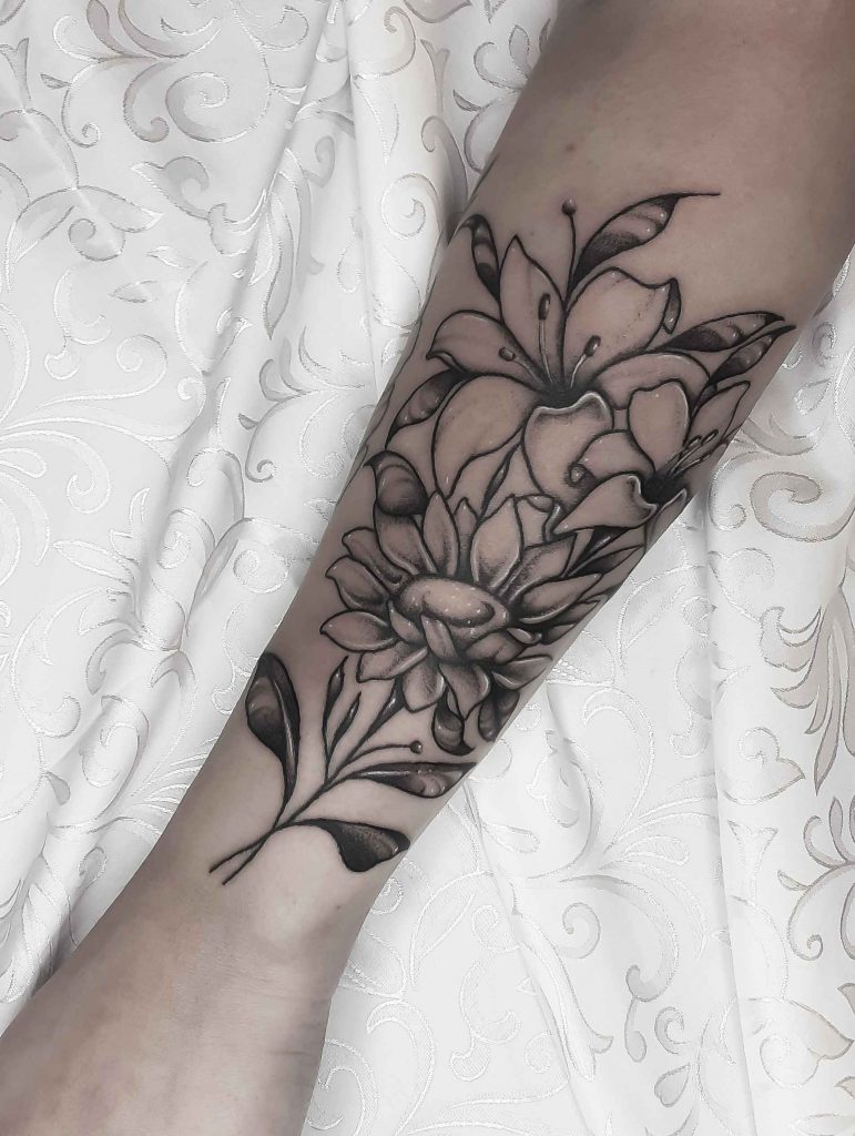 Foto de tatuagem feita por Bruna Corbelli (@brucorbellitattoo)