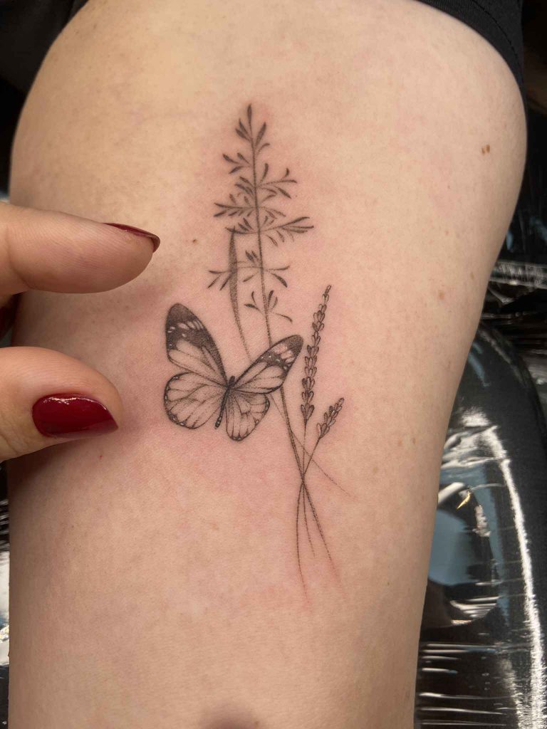 Foto de tatuagem feita por Bizis Oliveira (@bizistattoo)