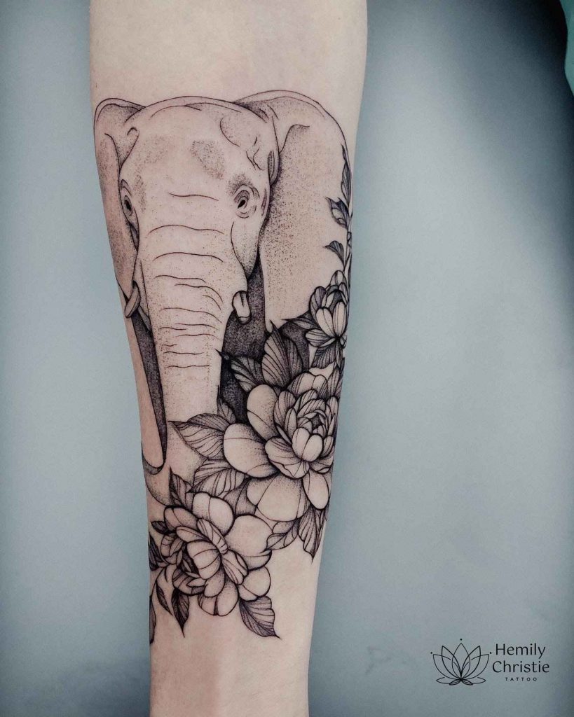 Foto de tatuagem feita por Hemily Christie (@hemily.ink)