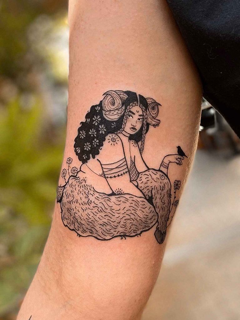 Foto de tatuagem feita por Paola Amaral (@muitosnos)