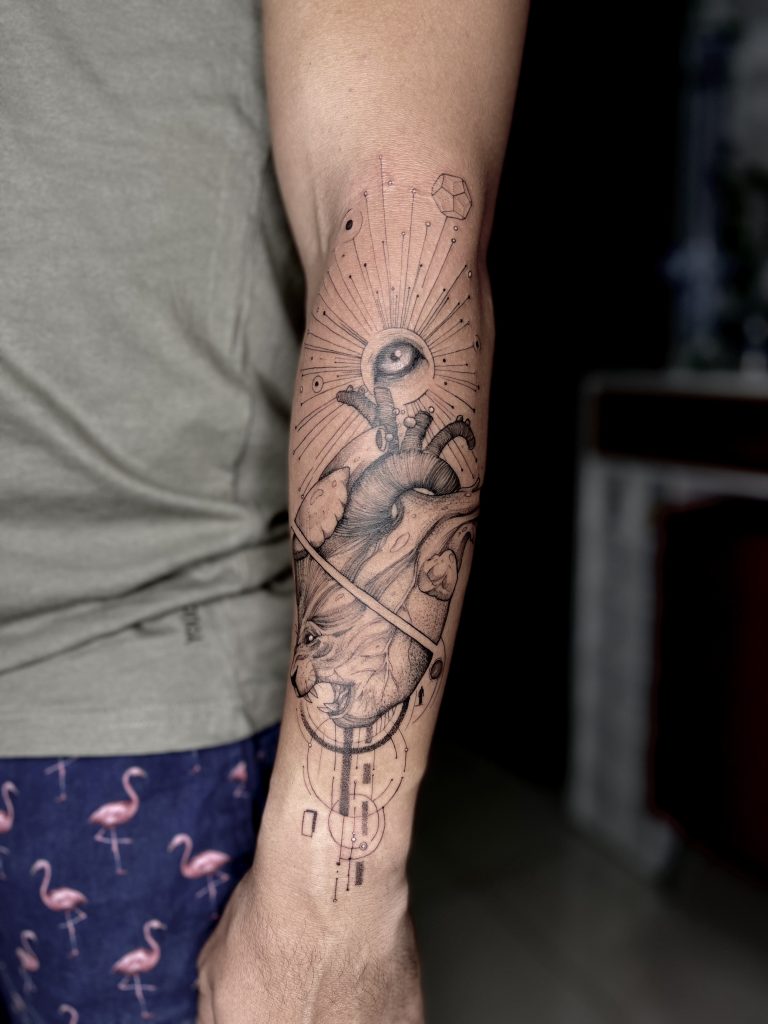 Foto de tatuagem feita por Felipe Rdoze