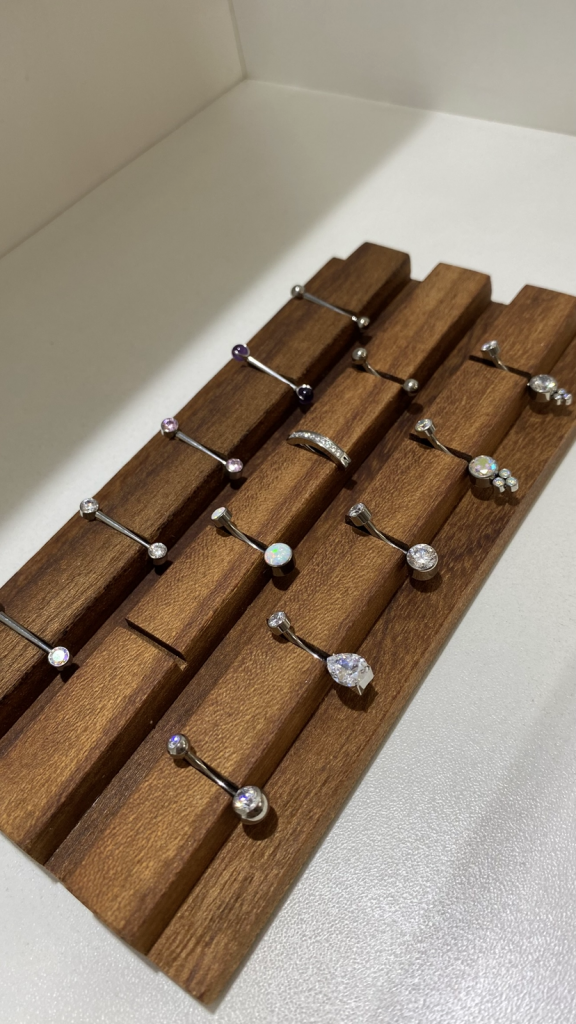 joias de titânio para umbigo